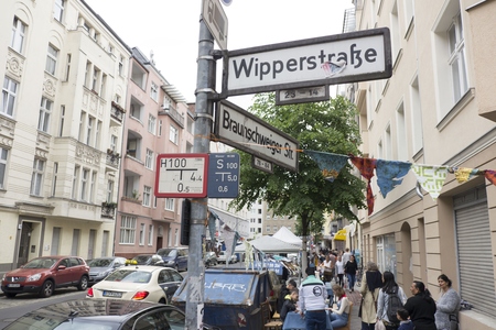 Nachbarn treffen sich Wipperstrasse